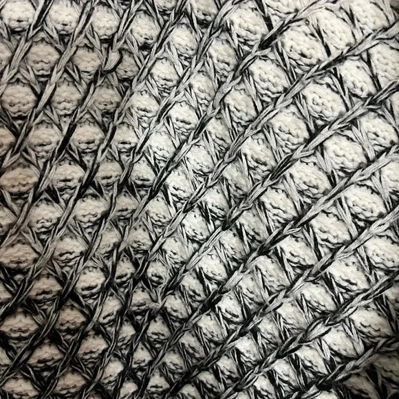 Romeo + Juliet Couture black and white Knit Ombré cardigan Size M - Picture 4 of 6